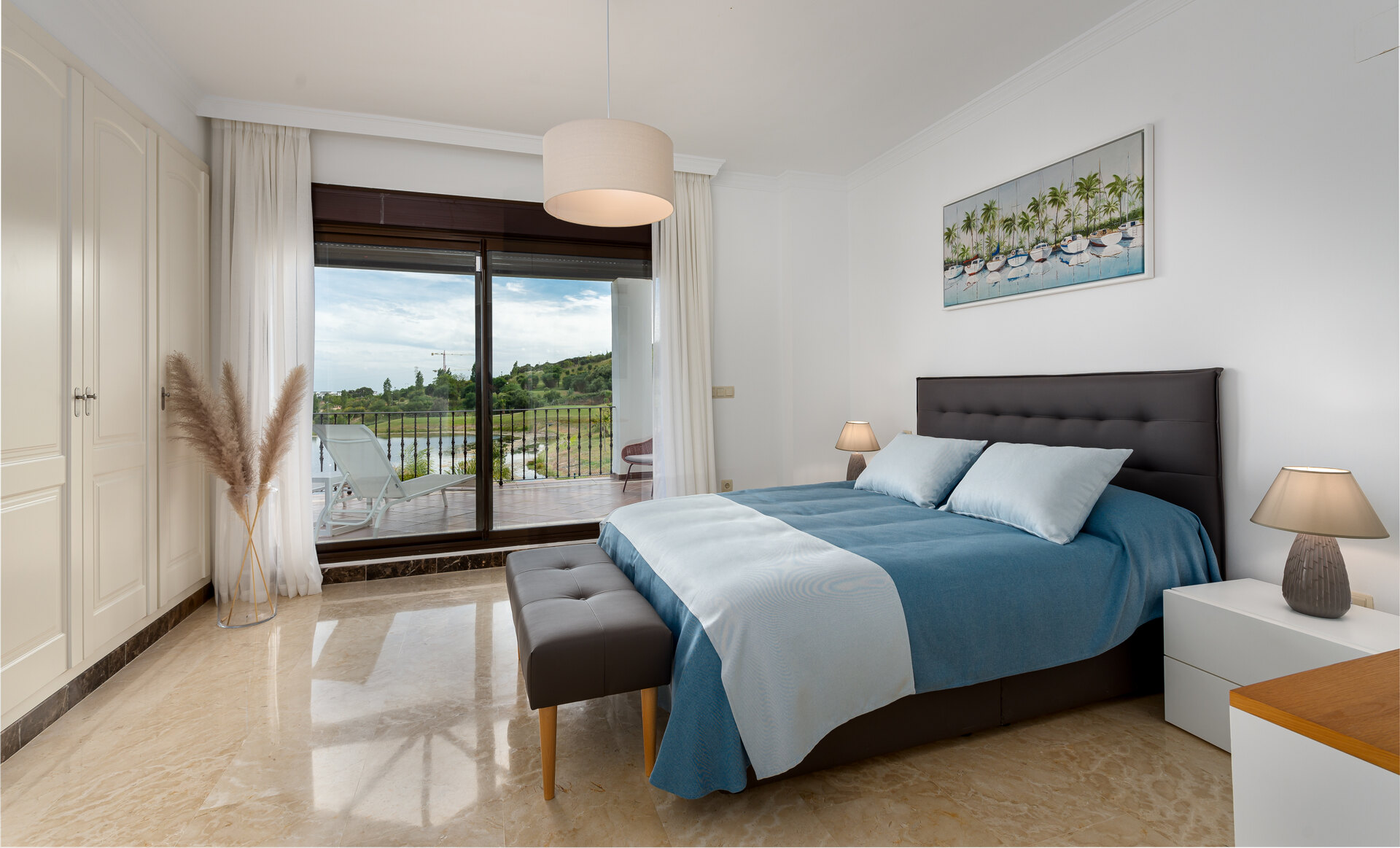 Estepona Villas For Sale next To Golf. Azata Golf Villas is a complex composed of 45 detached and semi-detached villas in a unique location, surrounded by lakes and greens in the middle of Azata Golf course.