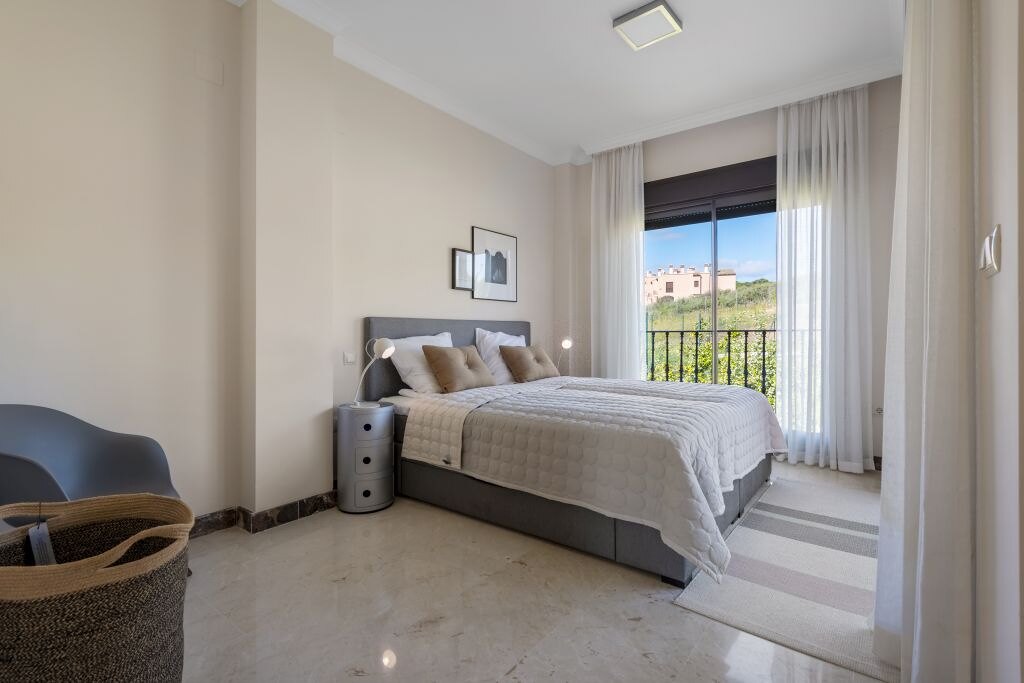 Estepona Villas For Sale next To Golf. Azata Golf Villas is a complex composed of 45 detached and semi-detached villas in a unique location, surrounded by lakes and greens in the middle of Azata Golf course.