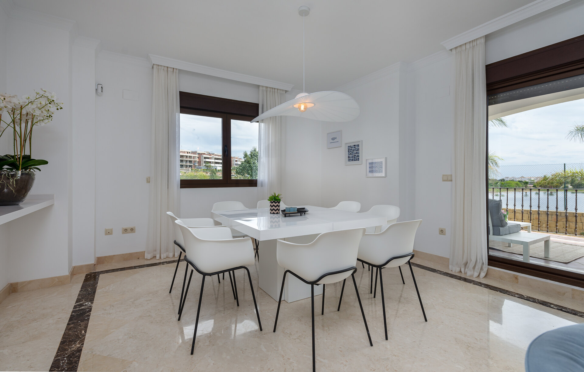 Estepona Villas For Sale next To Golf. Azata Golf Villas is a complex composed of 45 detached and semi-detached villas in a unique location, surrounded by lakes and greens in the middle of Azata Golf course.