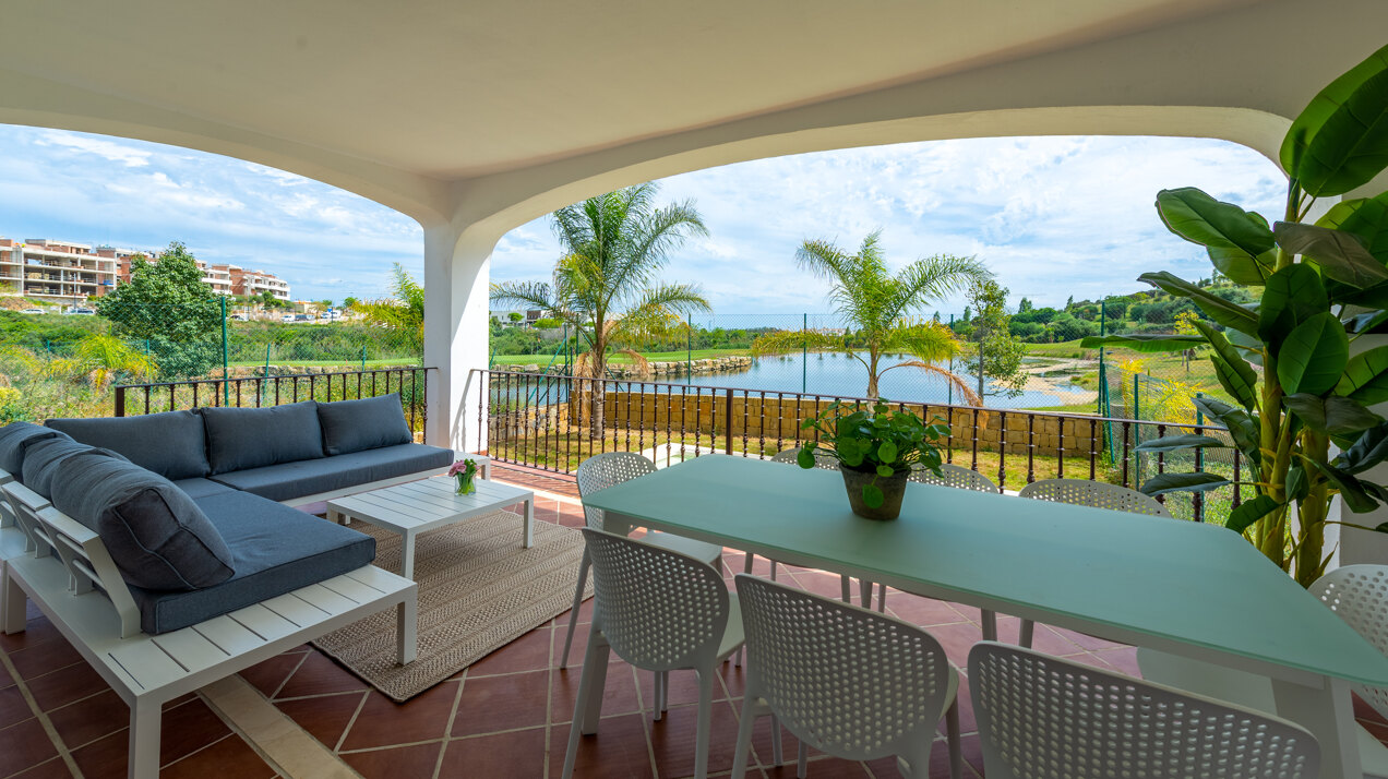 Estepona Villas For Sale next To Golf. Azata Golf Villas is a complex composed of 45 detached and semi-detached villas in a unique location, surrounded by lakes and greens in the middle of Azata Golf course.