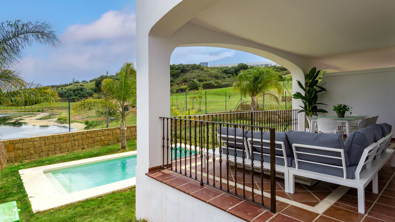 Estepona Villas For Sale next To Golf. Azata Golf Villas is a complex composed of 45 detached and semi-detached villas in a unique location, surrounded by lakes and greens in the middle of Azata Golf course.