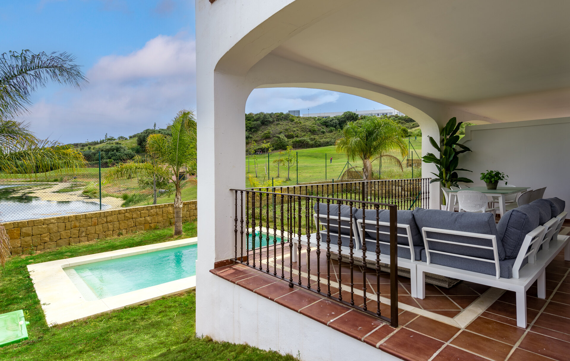 Estepona Villas For Sale next To Golf. Azata Golf Villas is a complex composed of 45 detached and semi-detached villas in a unique location, surrounded by lakes and greens in the middle of Azata Golf course.