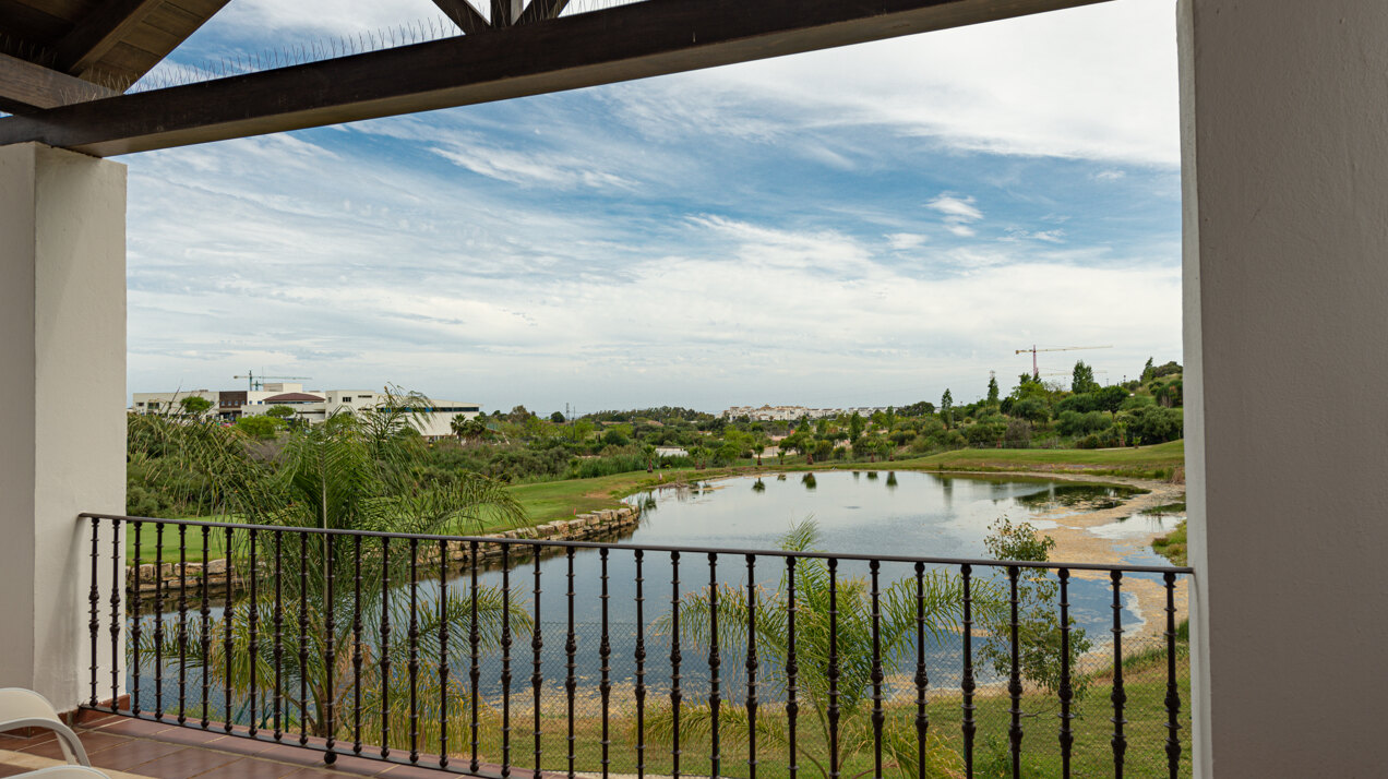 Estepona Villas For Sale next To Golf. Azata Golf Villas is a complex composed of 45 detached and semi-detached villas in a unique location, surrounded by lakes and greens in the middle of Azata Golf course.