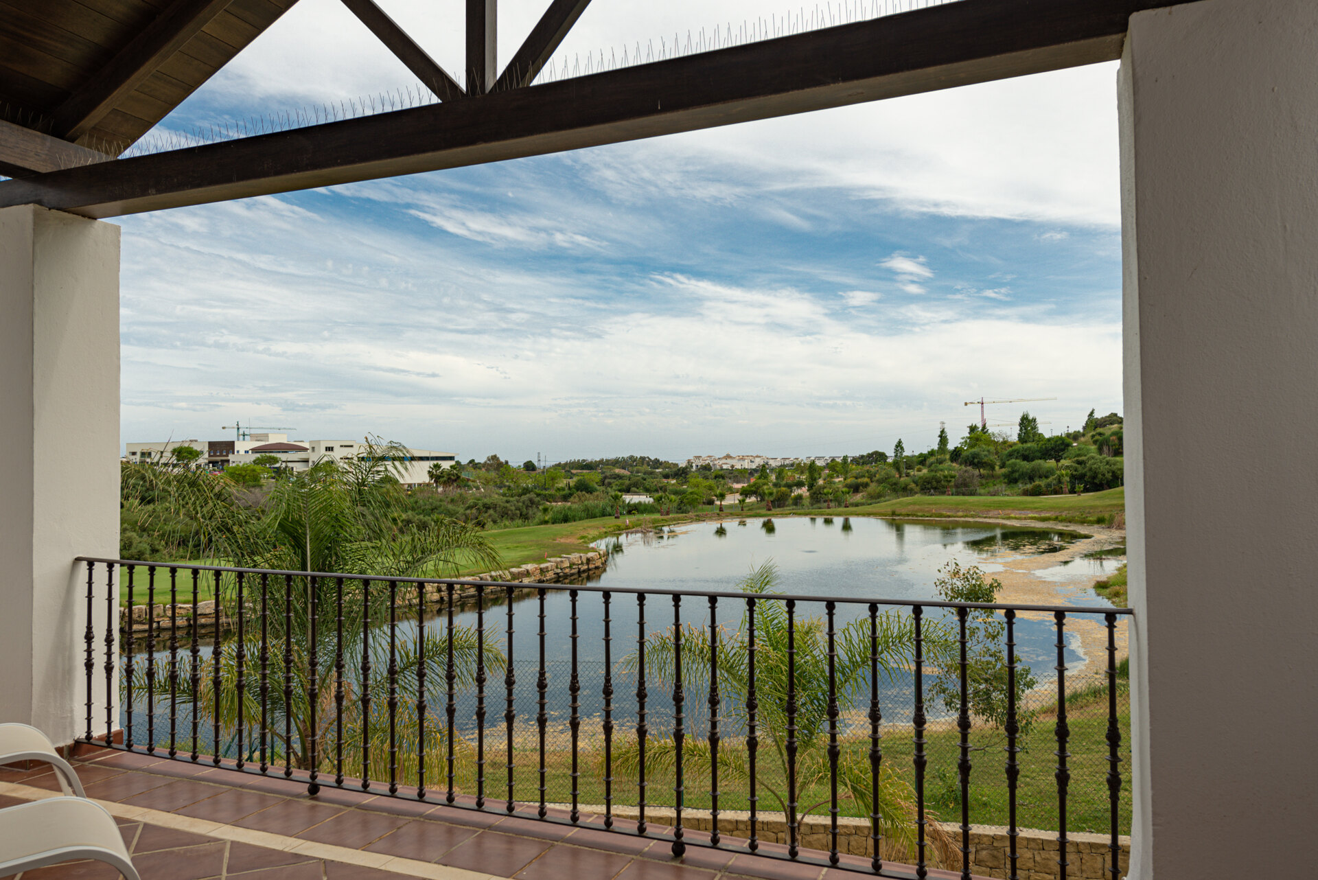 Estepona Villas For Sale next To Golf. Azata Golf Villas is a complex composed of 45 detached and semi-detached villas in a unique location, surrounded by lakes and greens in the middle of Azata Golf course.