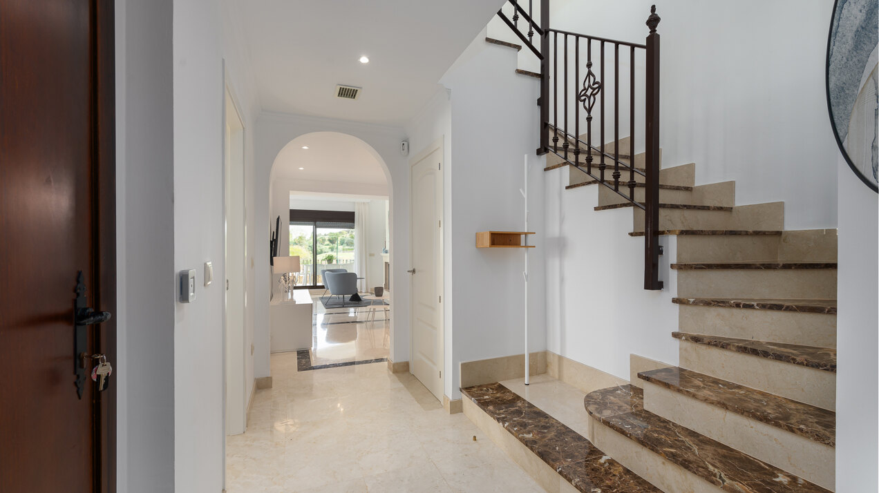 Estepona Villas For Sale next To Golf. Azata Golf Villas is a complex composed of 45 detached and semi-detached villas in a unique location, surrounded by lakes and greens in the middle of Azata Golf course.