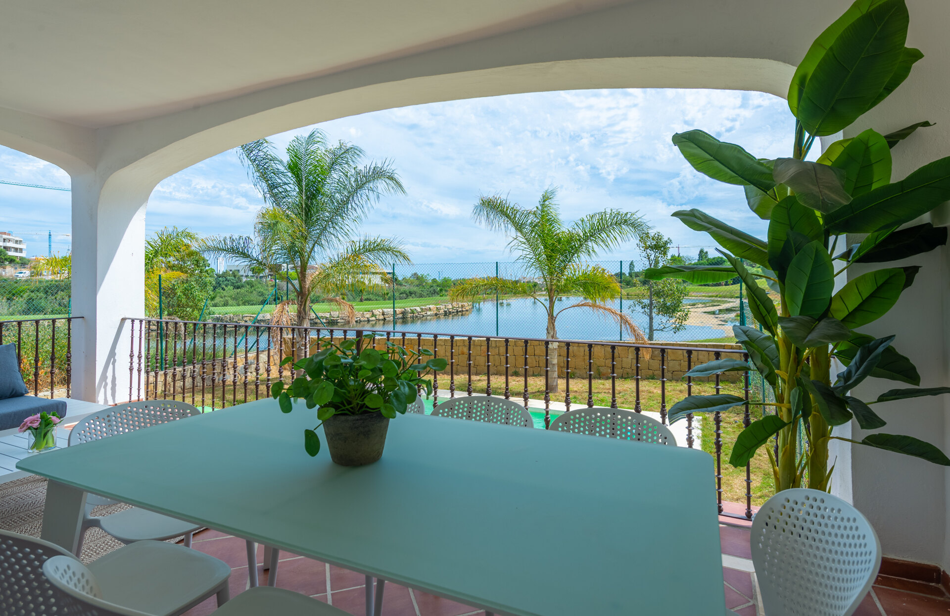 Estepona Villas For Sale next To Golf. Azata Golf Villas is a complex composed of 45 detached and semi-detached villas in a unique location, surrounded by lakes and greens in the middle of Azata Golf course.
