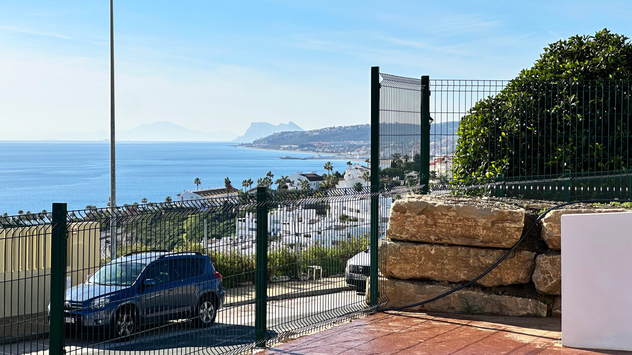 Azata Delmare - Casares Costa - Apartments with spectacular sea views. Strategically located 250m from the beach, Azata Delmare is a complex of 74 apartments of 2 and 3 bedrooms.