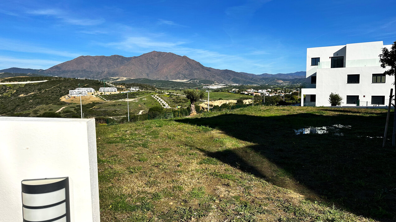 Azata Delmare - Casares Costa - Apartments with spectacular sea views. Strategically located 250m from the beach, Azata Delmare is a complex of 74 apartments of 2 and 3 bedrooms.