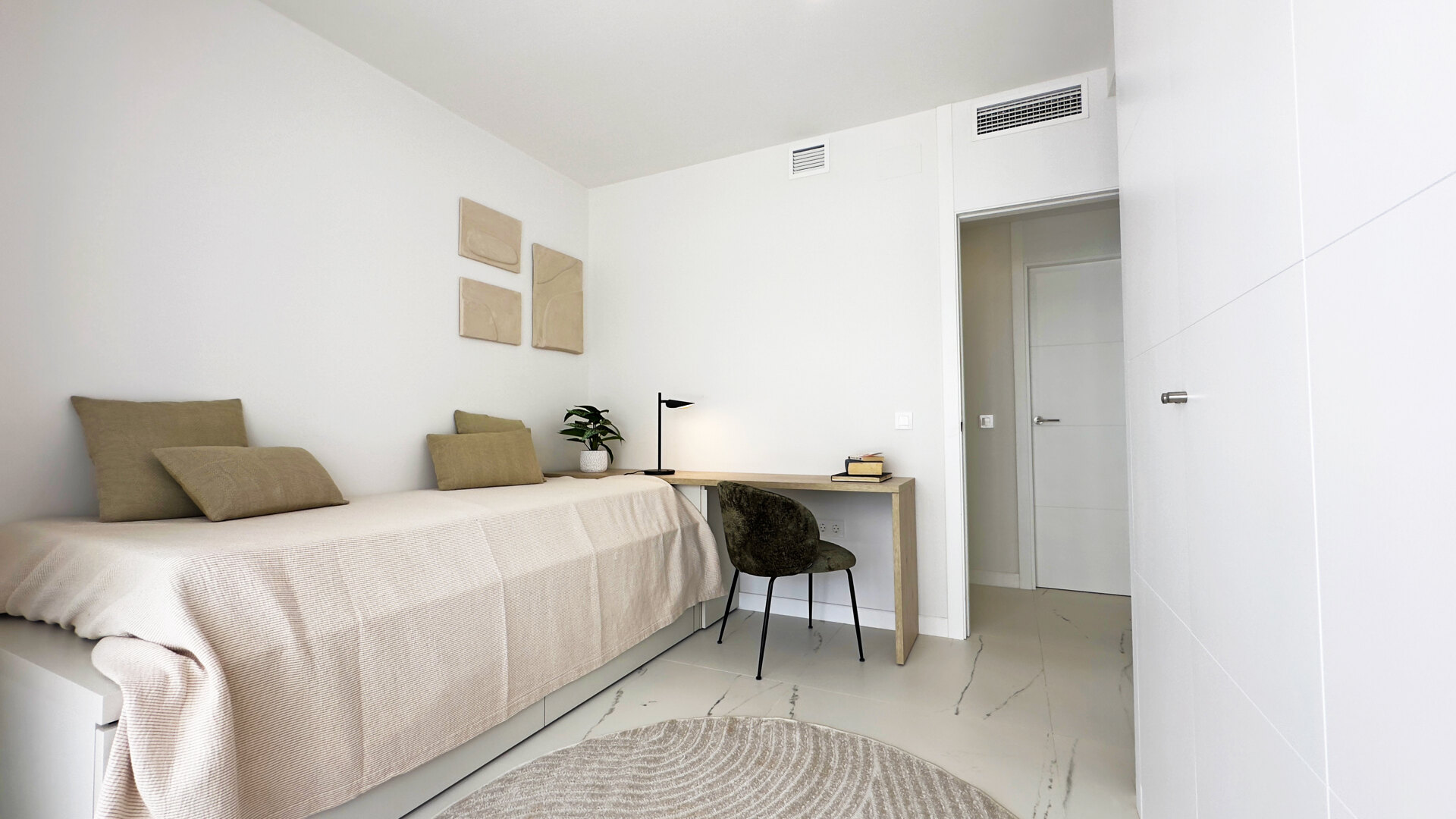 Azata Delmare - Casares Costa - Apartments with spectacular sea views. Strategically located 250m from the beach, Azata Delmare is a complex of 74 apartments of 2 and 3 bedrooms.