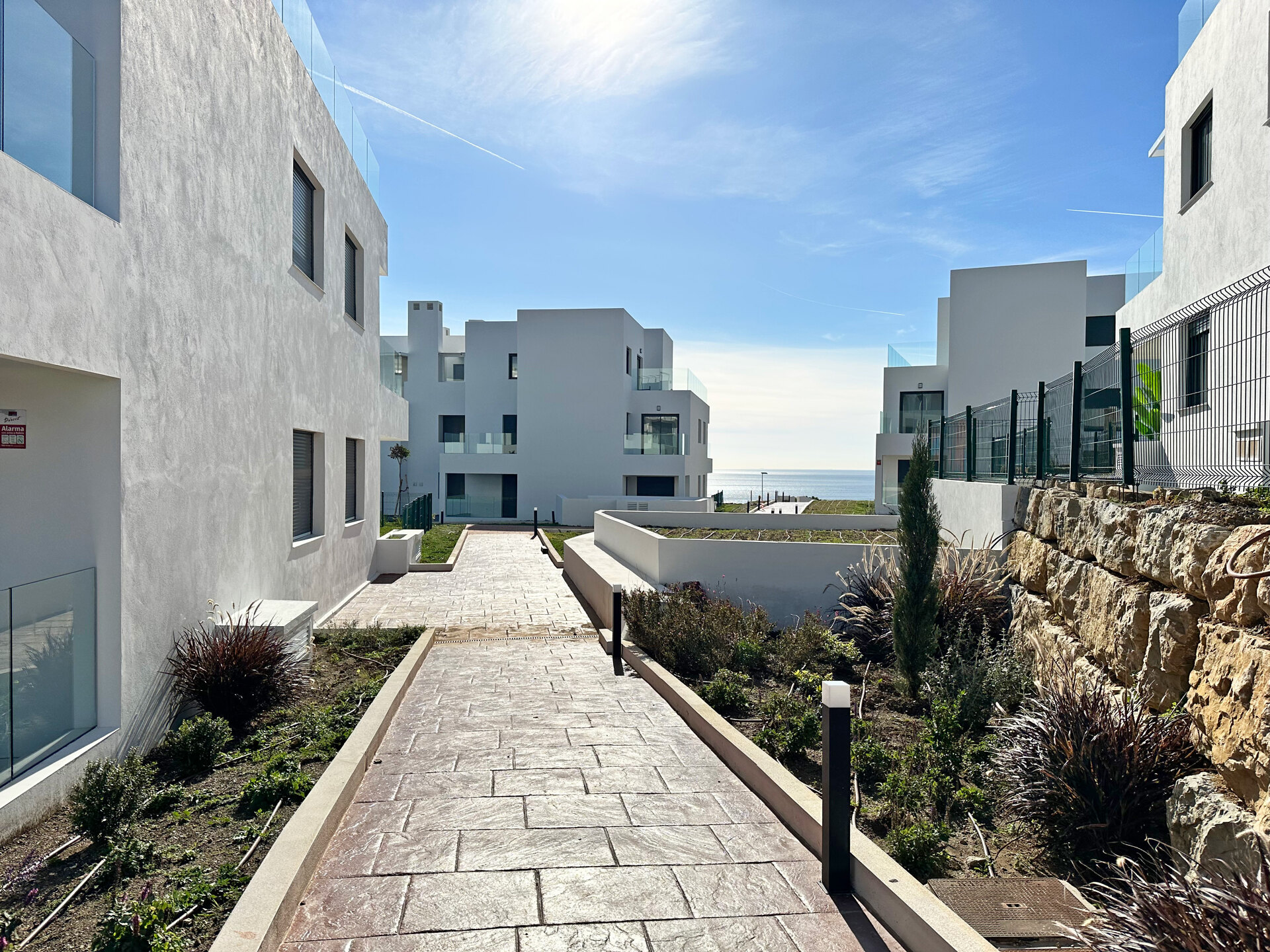 Azata Delmare - Casares Costa - Apartments with spectacular sea views. Strategically located 250m from the beach, Azata Delmare is a complex of 74 apartments of 2 and 3 bedrooms.