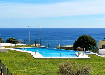 Azata Delmare - Casares Costa. Apartamentos con espectaculares vistas al mar y una ubicación estratégica a 250m de la playa, Azata Delmare es un conjunto de 75 viviendas de 1, 2 y 3 dormitorios.