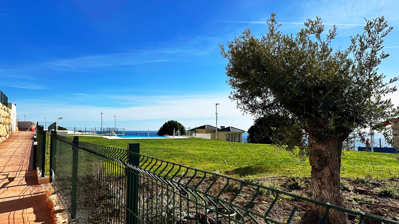 Azata Delmare - Casares Costa - Apartments with spectacular sea views. Strategically located 250m from the beach, Azata Delmare is a complex of 74 apartments of 2 and 3 bedrooms.
