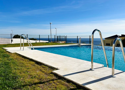 Azata Delmare - Casares Costa. Apartamentos con espectaculares vistas al mar y una ubicación estratégica a 250m de la playa, Azata Delmare es un conjunto de 75 viviendas de 1, 2 y 3 dormitorios.