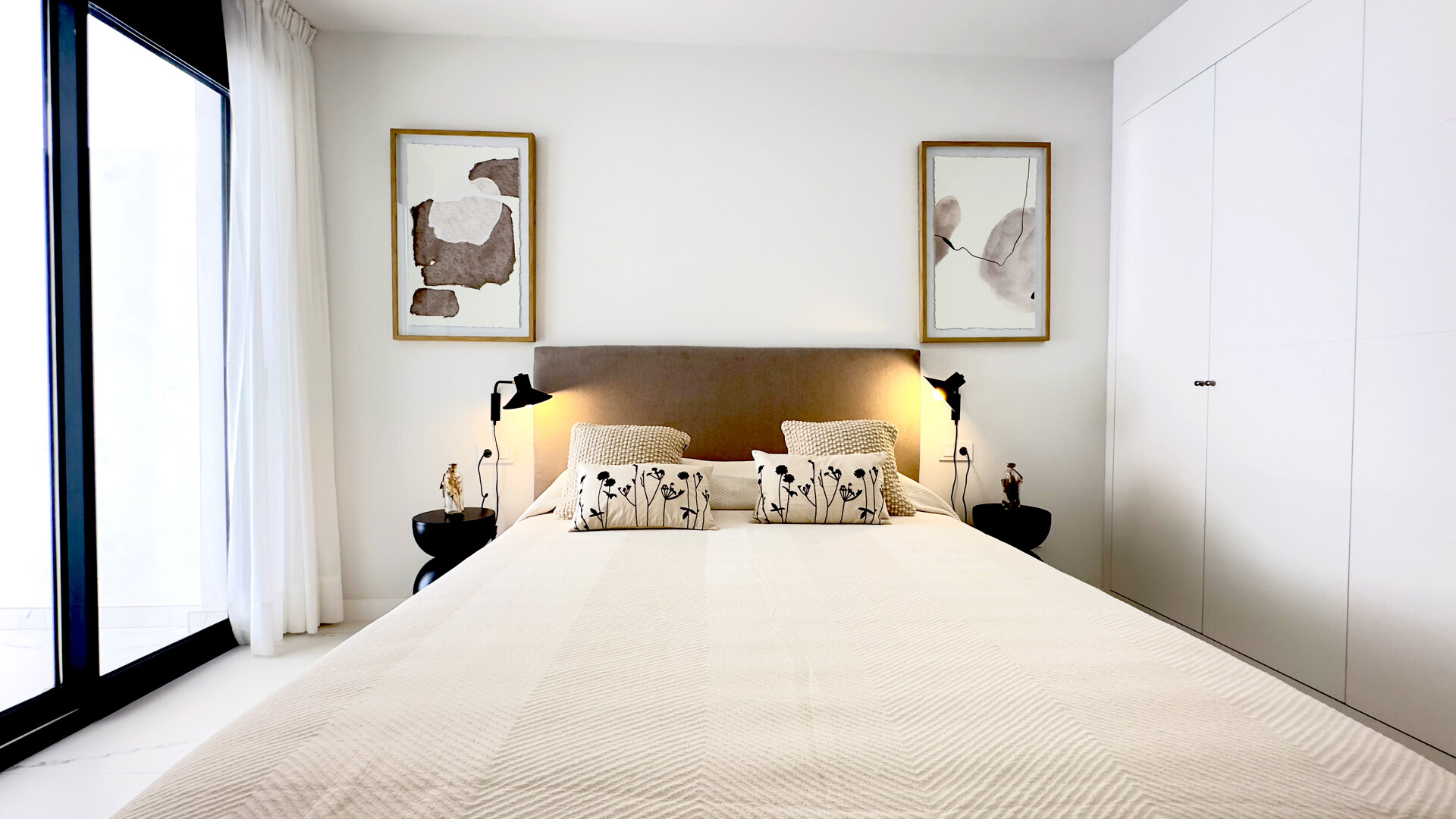 Azata Delmare - Casares Costa - Apartments with spectacular sea views. Strategically located 250m from the beach, Azata Delmare is a complex of 74 apartments of 2 and 3 bedrooms.