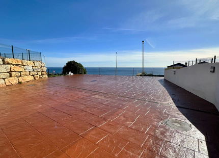 Azata Delmare - Casares Costa. Apartamentos con espectaculares vistas al mar y una ubicación estratégica a 250m de la playa, Azata Delmare es un conjunto de 75 viviendas de 1, 2 y 3 dormitorios.
