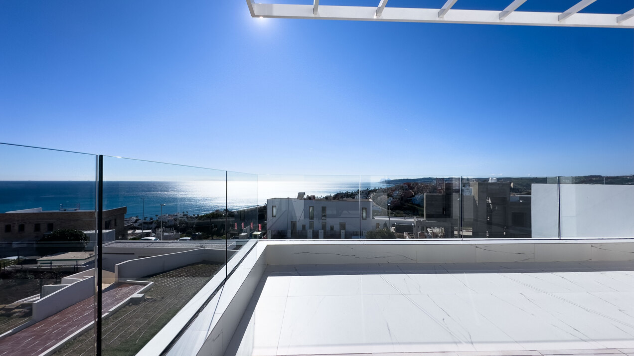 Azata Delmare - Casares Costa - Apartments with spectacular sea views. Strategically located 250m from the beach, Azata Delmare is a complex of 74 apartments of 2 and 3 bedrooms.
