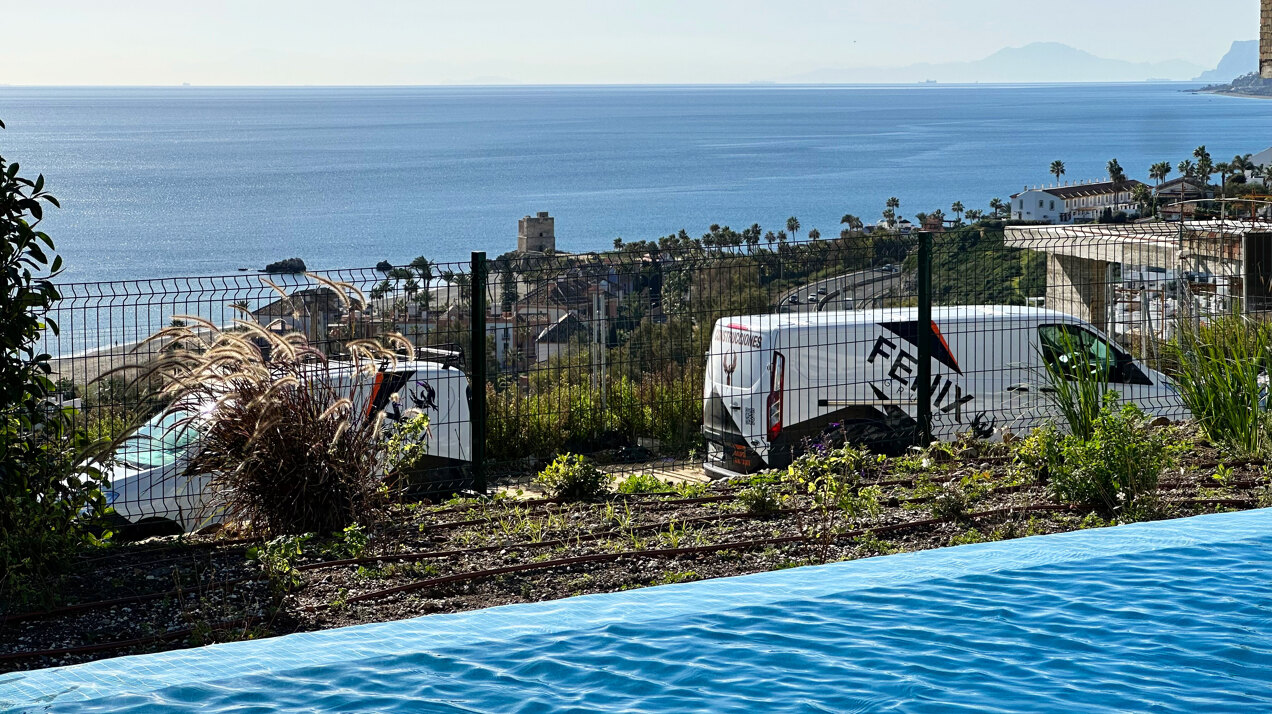 Azata Delmare - Casares Costa - Apartments with spectacular sea views. Strategically located 250m from the beach, Azata Delmare is a complex of 74 apartments of 2 and 3 bedrooms.