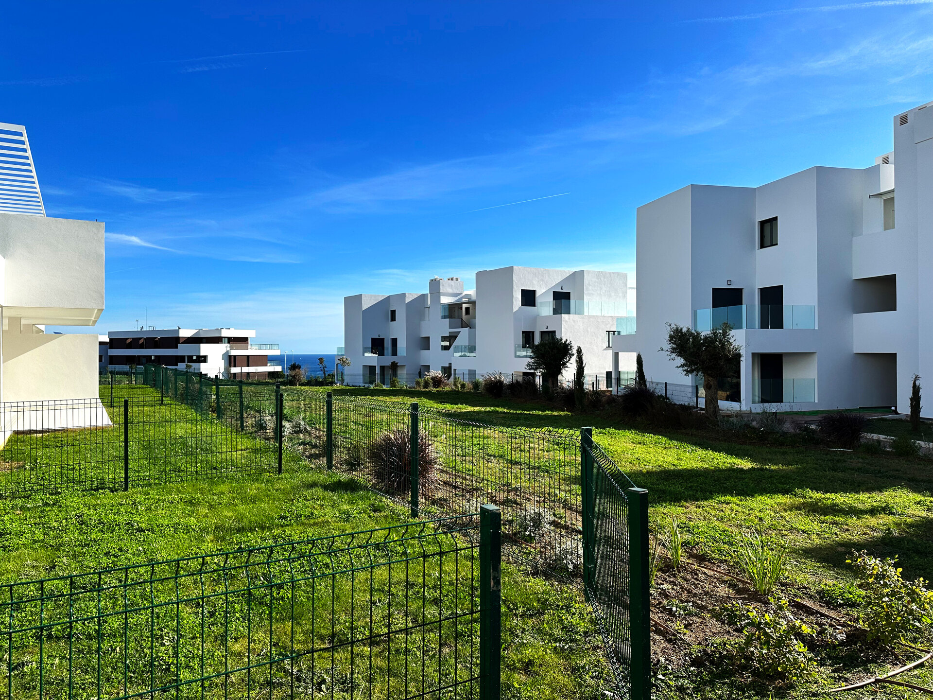 Azata Delmare - Casares Costa - Apartments with spectacular sea views. Strategically located 250m from the beach, Azata Delmare is a complex of 74 apartments of 2 and 3 bedrooms.