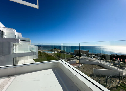 Azata Delmare - Casares Costa. Apartamentos con espectaculares vistas al mar y una ubicación estratégica a 250m de la playa, Azata Delmare es un conjunto de 75 viviendas de 1, 2 y 3 dormitorios.