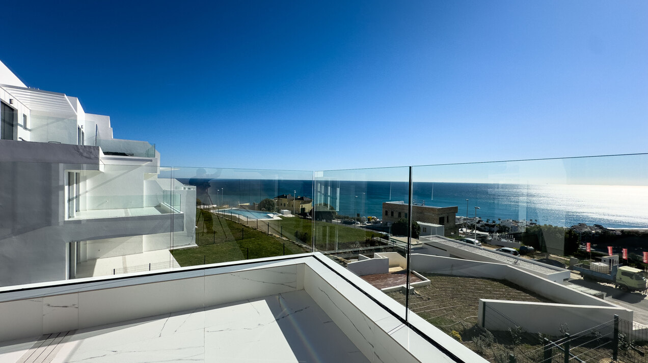 Azata Delmare - Casares Costa - Apartments with spectacular sea views. Strategically located 250m from the beach, Azata Delmare is a complex of 74 apartments of 2 and 3 bedrooms.