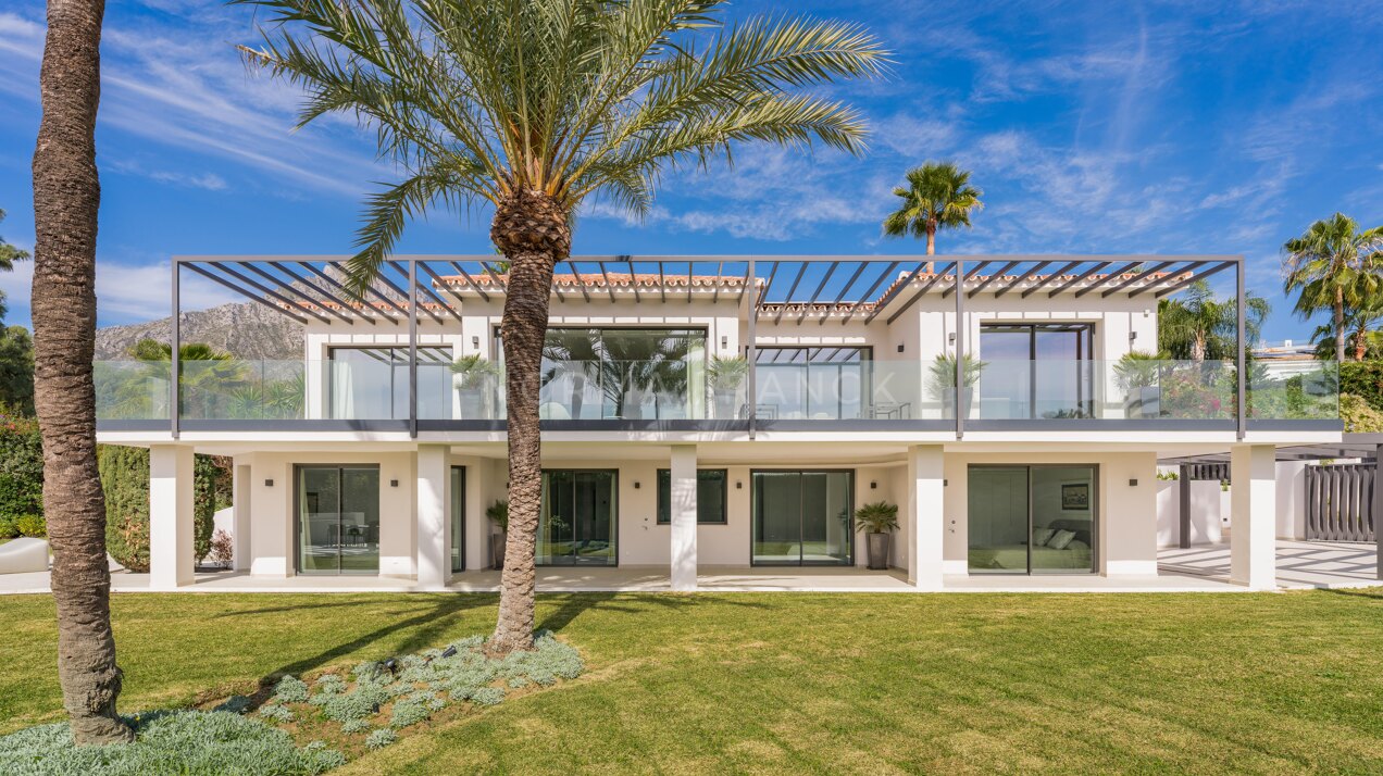 African View - Set in Nagüeles, moments from Marbella’s Golden Mile, this villa offers open views to the Mediterranean
