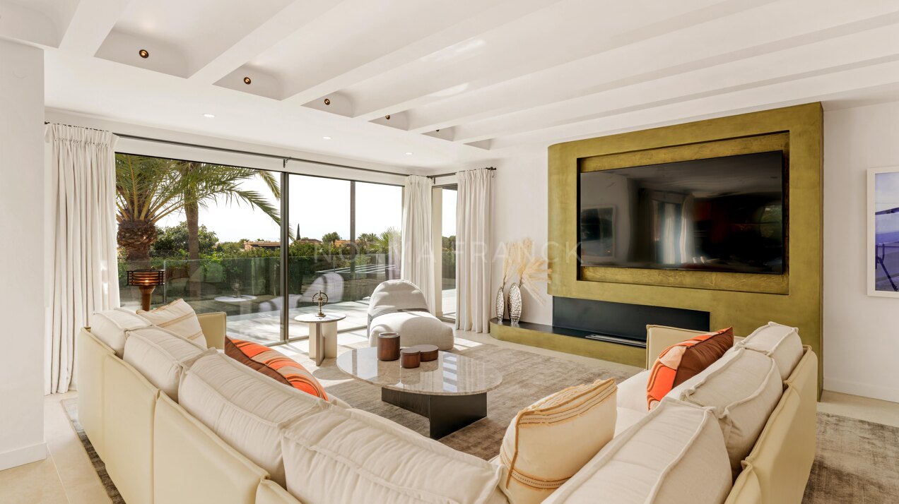 African View - Set in Nagüeles, moments from Marbella’s Golden Mile, this villa offers open views to the Mediterranean