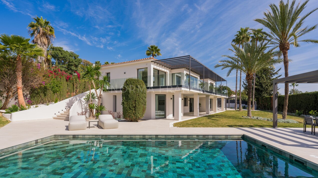 African View - Set in Nagüeles, moments from Marbella’s Golden Mile, this villa offers open views to the Mediterranean