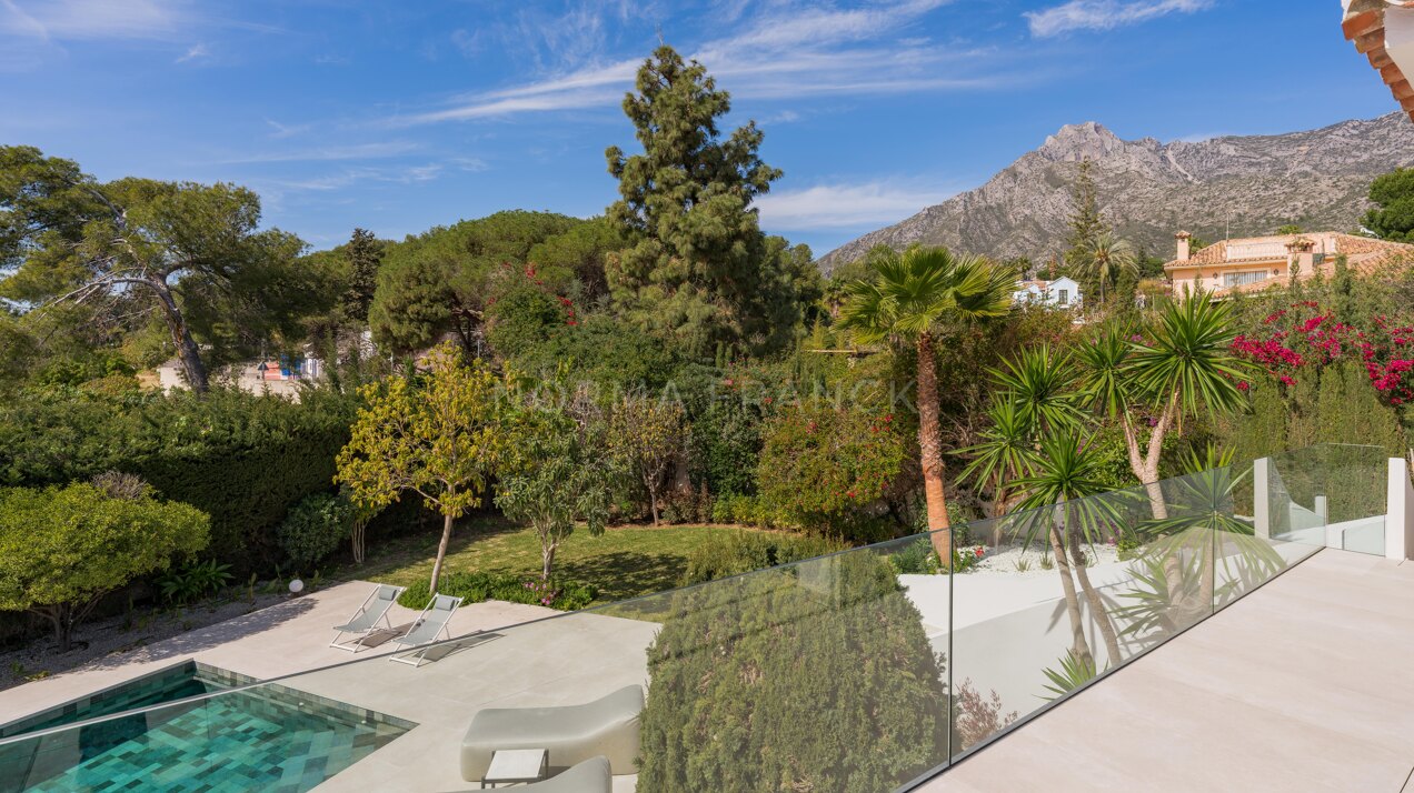 African View - Set in Nagüeles, moments from Marbella’s Golden Mile, this villa offers open views to the Mediterranean