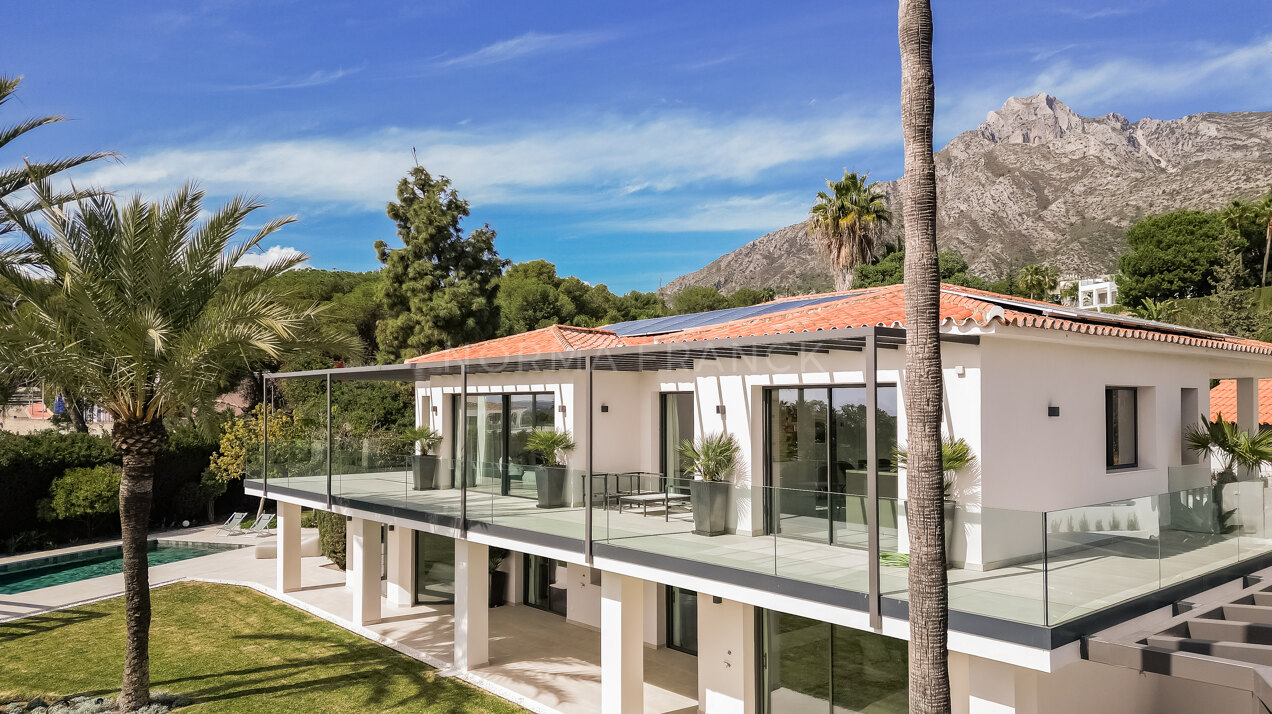 African View - Set in Nagüeles, moments from Marbella’s Golden Mile, this villa offers open views to the Mediterranean