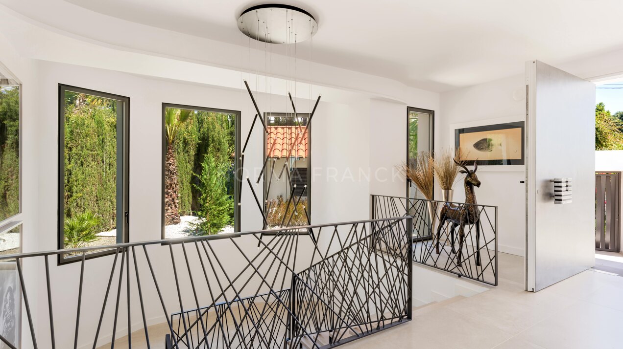 African View - Set in Nagüeles, moments from Marbella’s Golden Mile, this villa offers open views to the Mediterranean