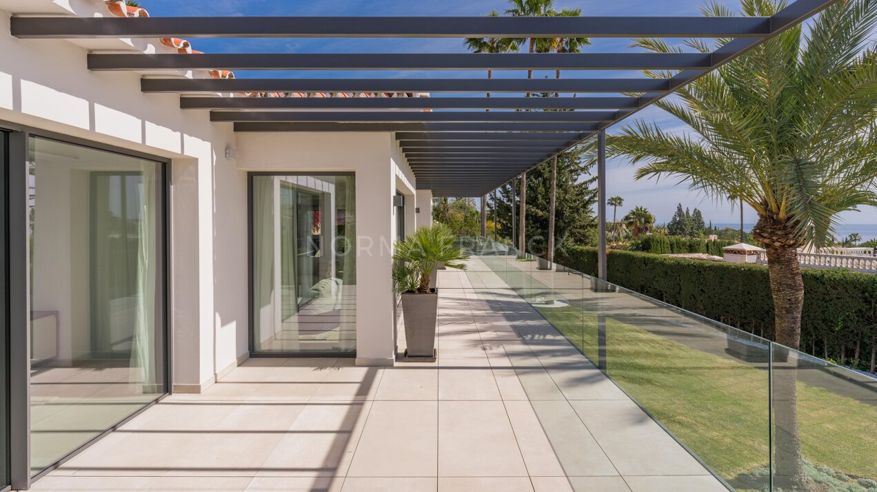 African View - Set in Nagüeles, moments from Marbella’s Golden Mile, this villa offers open views to the Mediterranean