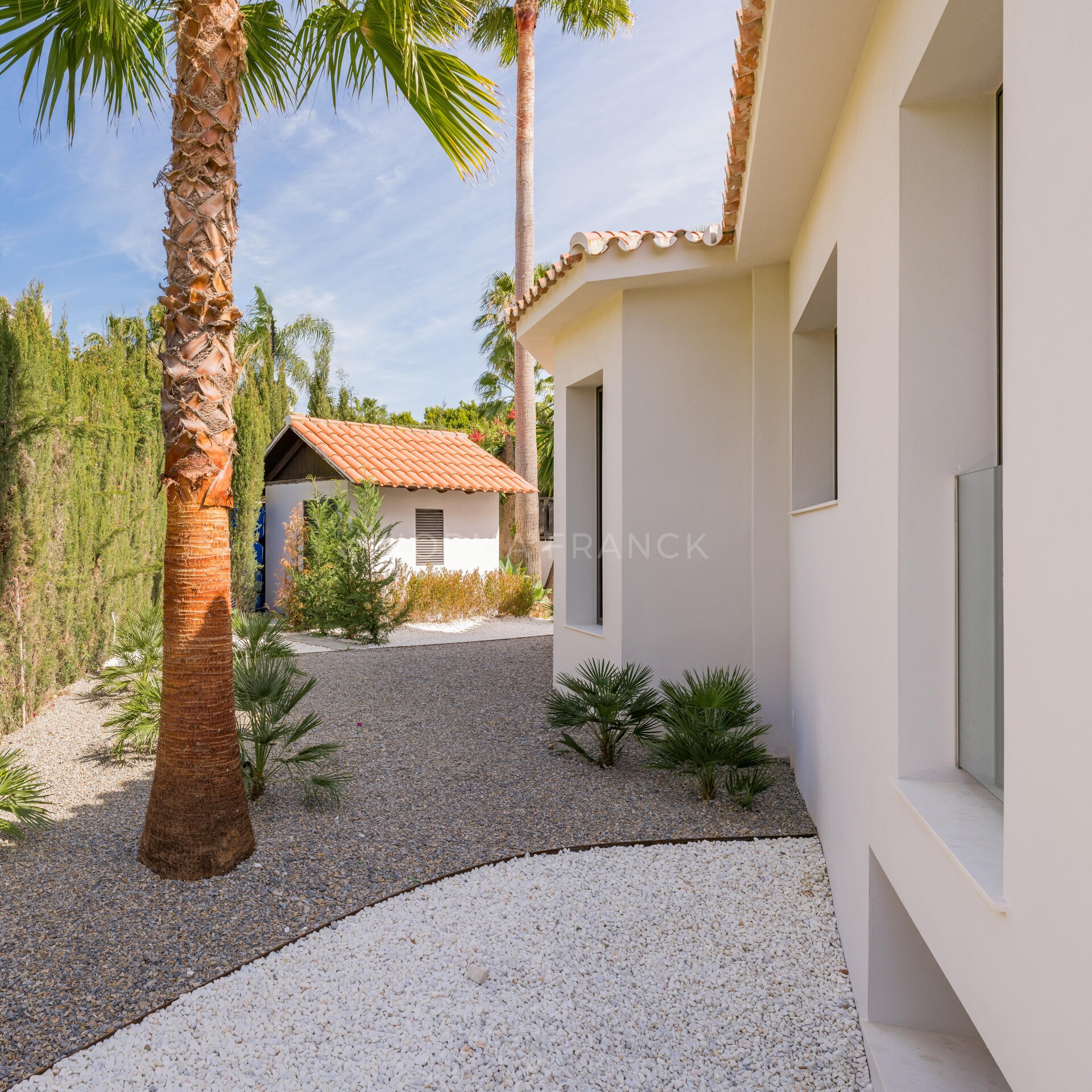 African View - Set in Nagüeles, moments from Marbella’s Golden Mile, this villa offers open views to the Mediterranean