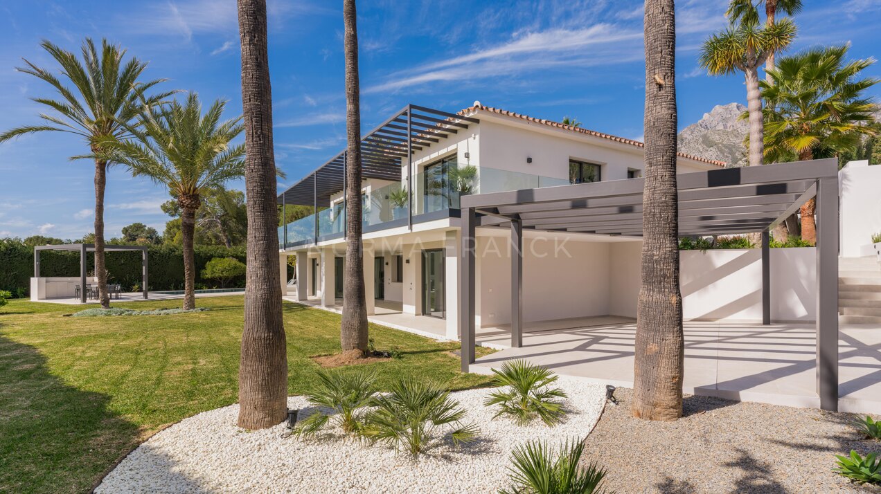African View - Set in Nagüeles, moments from Marbella’s Golden Mile, this villa offers open views to the Mediterranean
