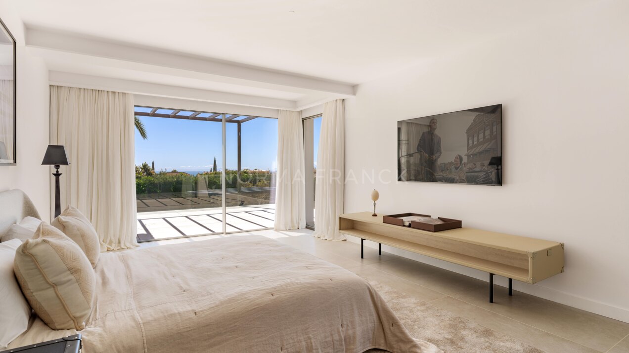 African View - Set in Nagüeles, moments from Marbella’s Golden Mile, this villa offers open views to the Mediterranean