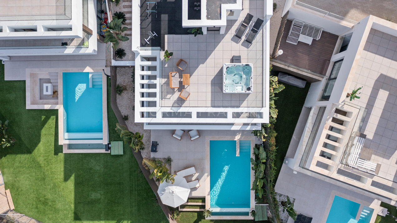 La Resina Golf 4 - 6 bedroom contemporary villa with open views