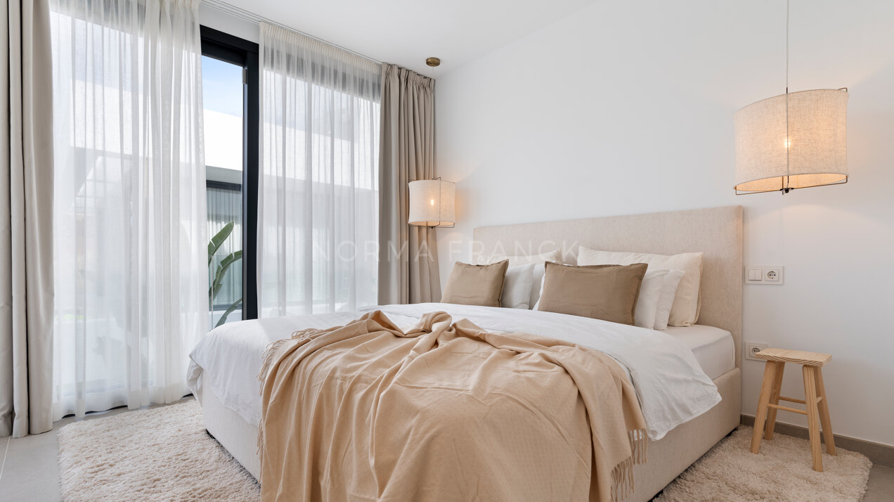 La Resina Golf 4 - 6 bedroom contemporary villa with open views