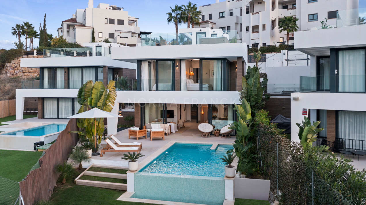 La Resina Golf 4 - 6 bedroom contemporary villa with open views