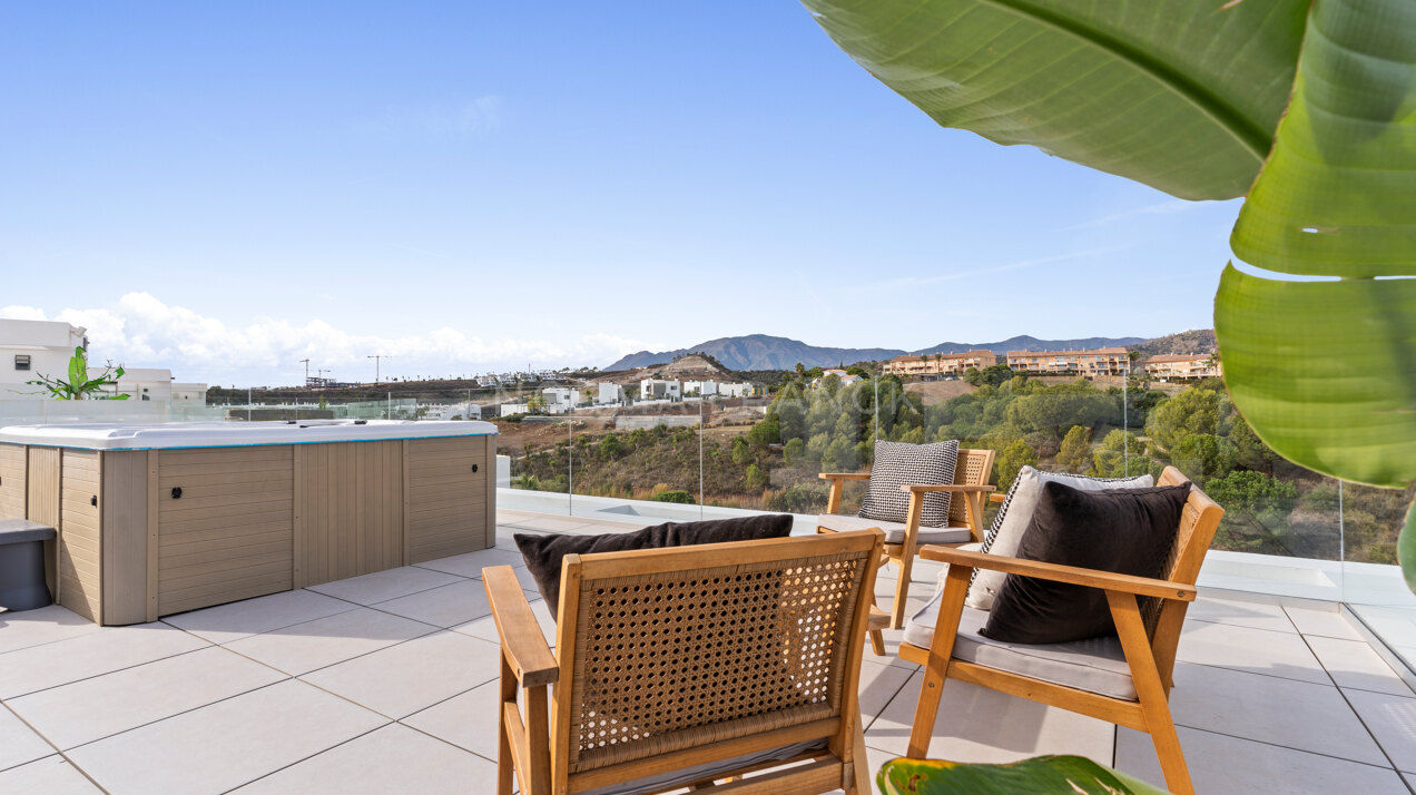 La Resina Golf 4 - 6 bedroom contemporary villa with open views