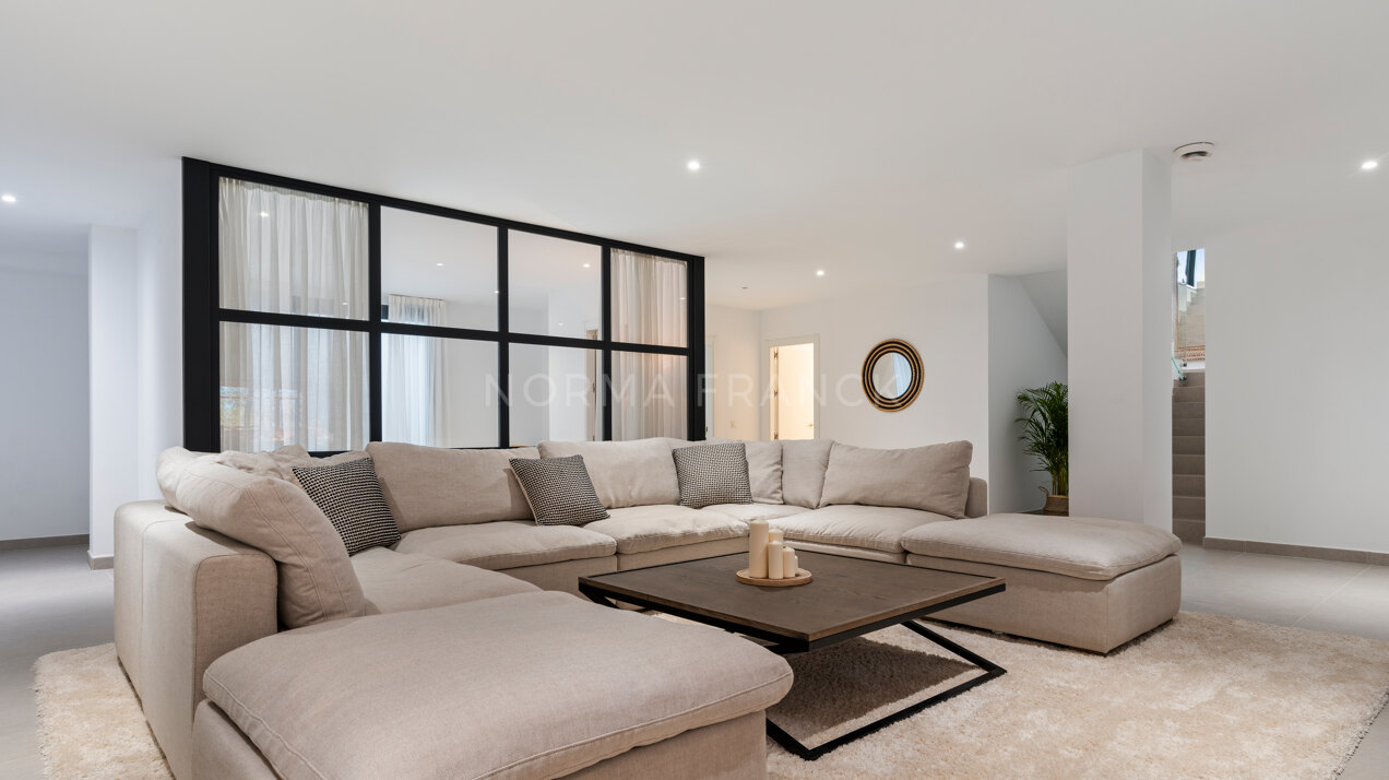 La Resina Golf 4 - 6 bedroom contemporary villa with open views