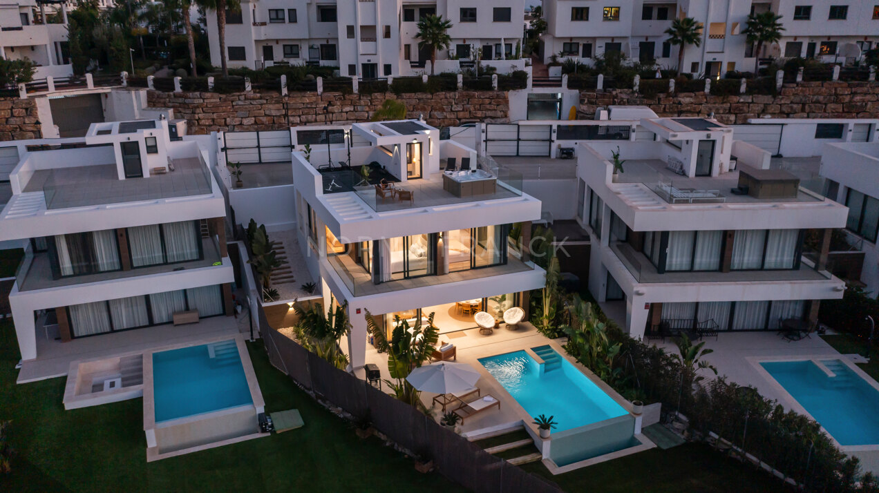 La Resina Golf 4 - 6 bedroom contemporary villa with open views