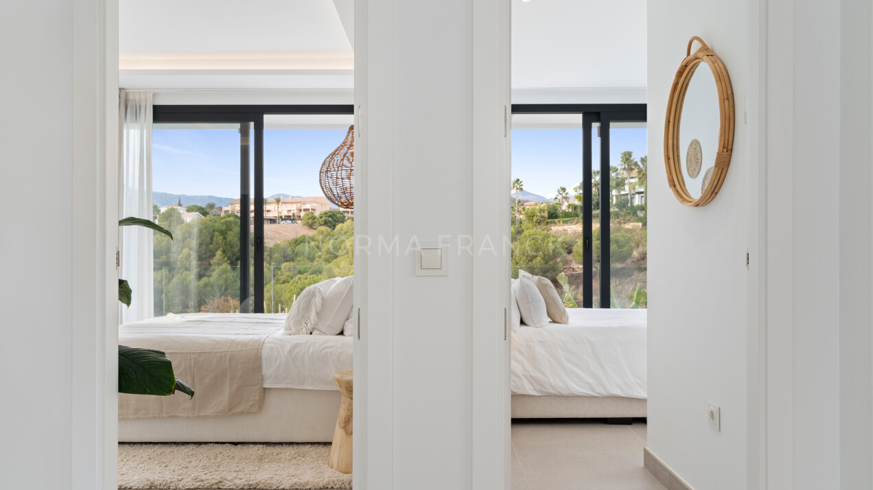 La Resina Golf 4 - 6 bedroom contemporary villa with open views