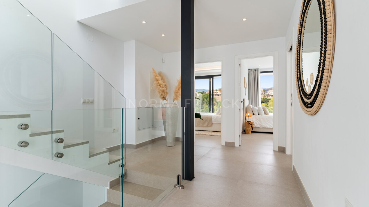 La Resina Golf 4 - 6 bedroom contemporary villa with open views