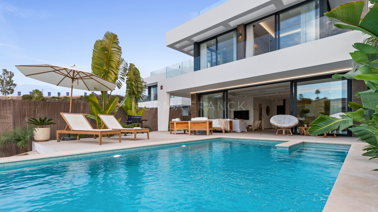 La Resina Golf 4 - 6 bedroom contemporary villa with open views
