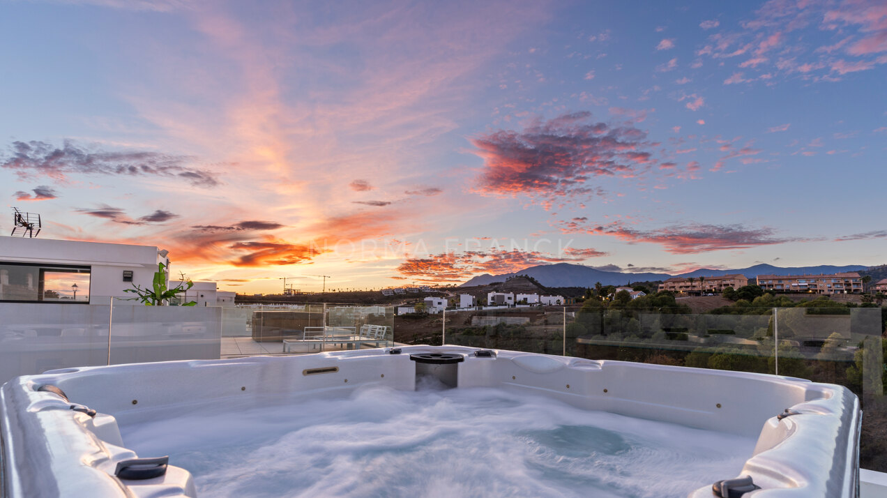 La Resina Golf 4 - 6 bedroom contemporary villa with open views