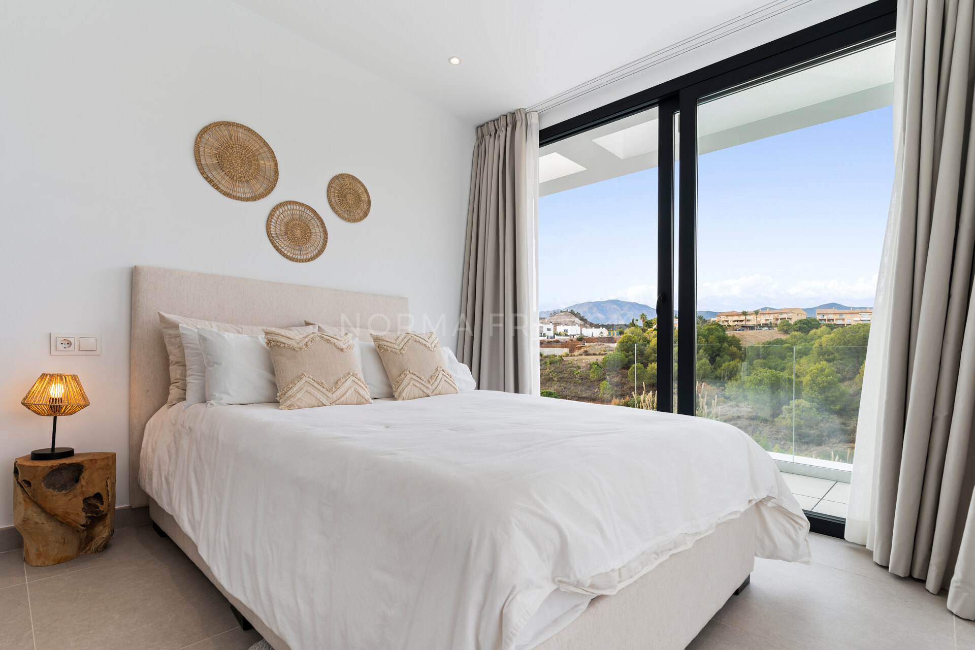 La Resina Golf 4 - 6 bedroom contemporary villa with open views