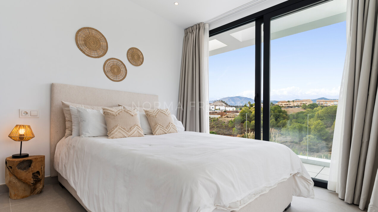 La Resina Golf 4 - 6 bedroom contemporary villa with open views