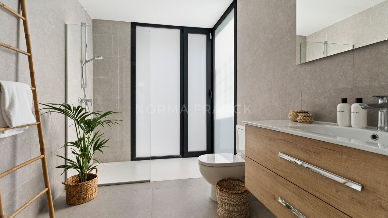 La Resina Golf 4 - 6 bedroom contemporary villa with open views