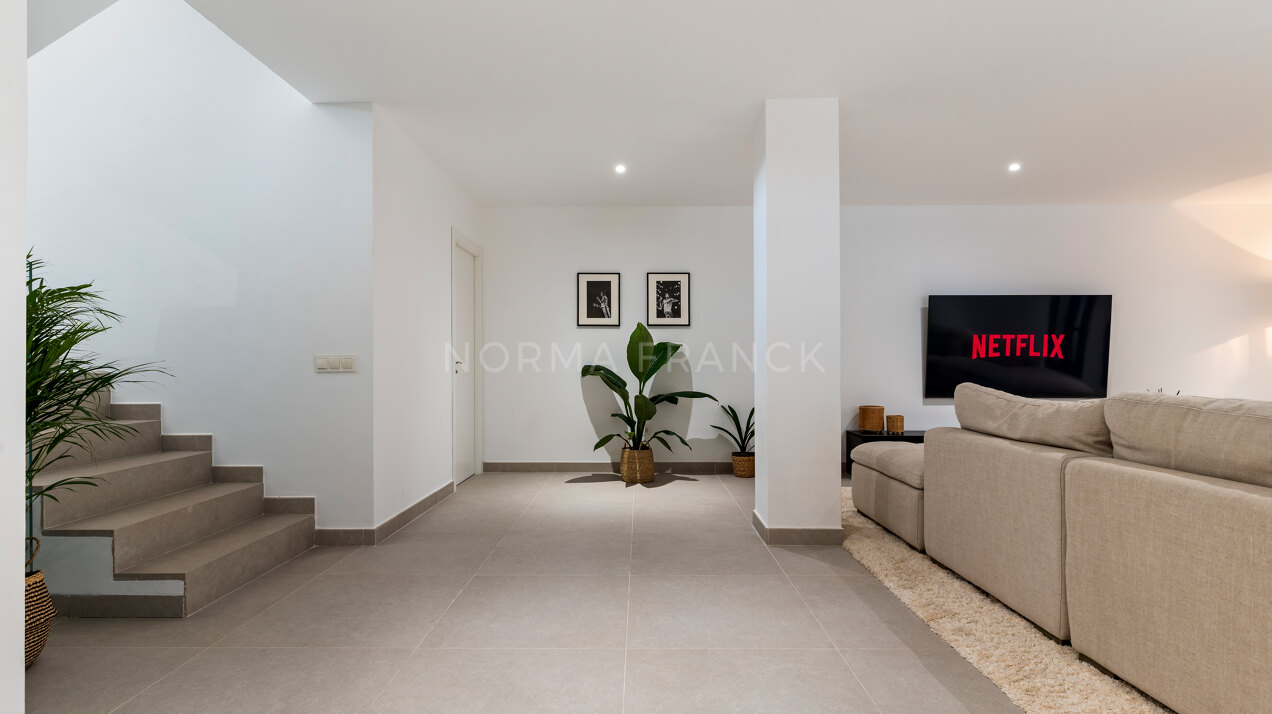 La Resina Golf 4 - 6 bedroom contemporary villa with open views