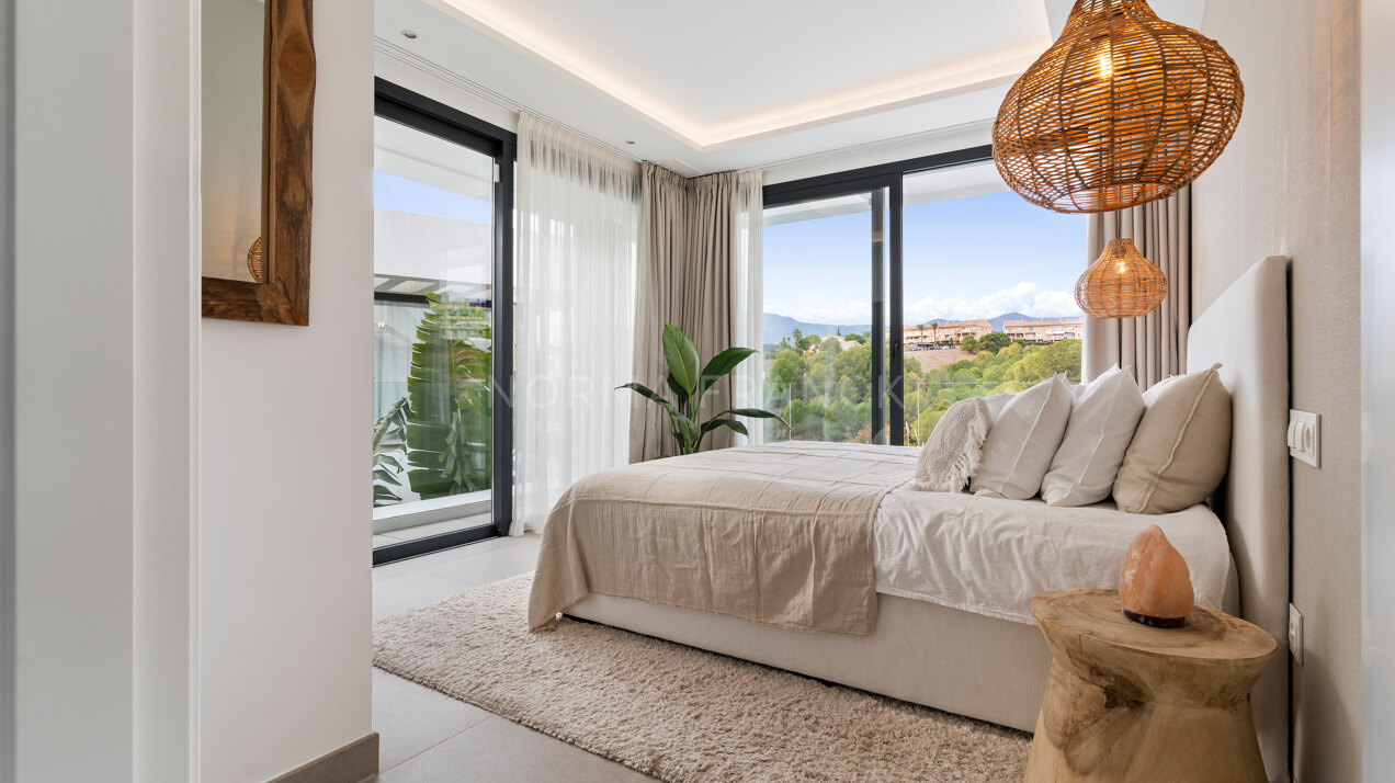 La Resina Golf 4 - 6 bedroom contemporary villa with open views