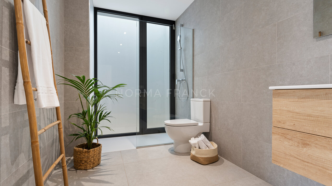 La Resina Golf 4 - 6 bedroom contemporary villa with open views